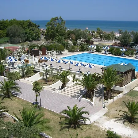 Kompleks wypoczynkowy Pellegrino Village 3*